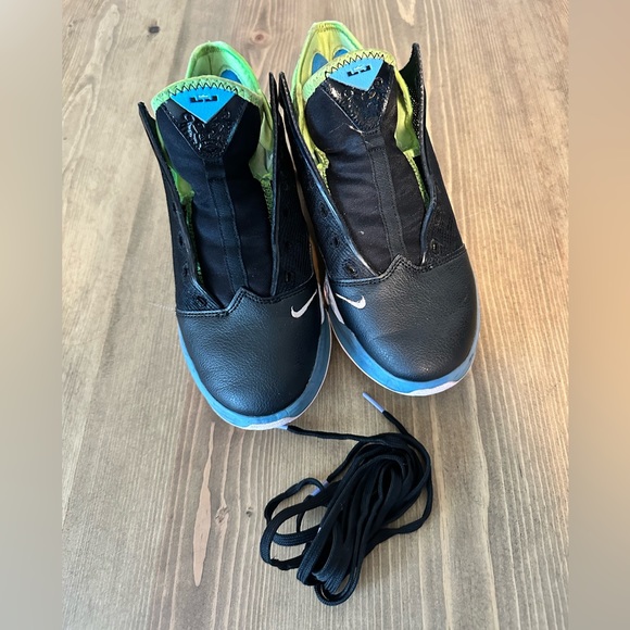 Nike LeBron 19 Low Basketball Shoes - Picture 2 of 9